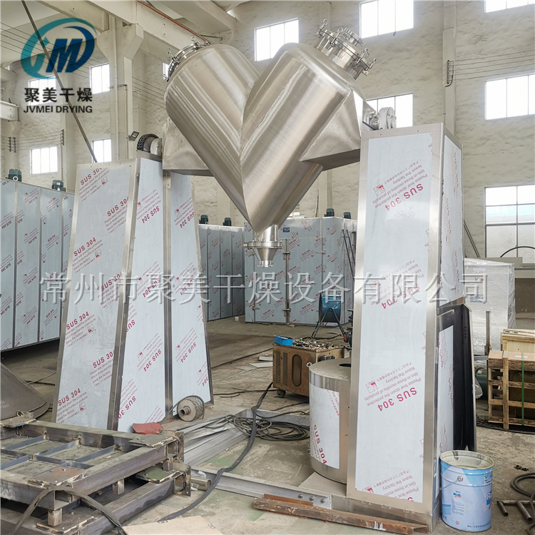 安徽客戶V-1000L混合機(jī)的試機(jī)現(xiàn)場(chǎng)